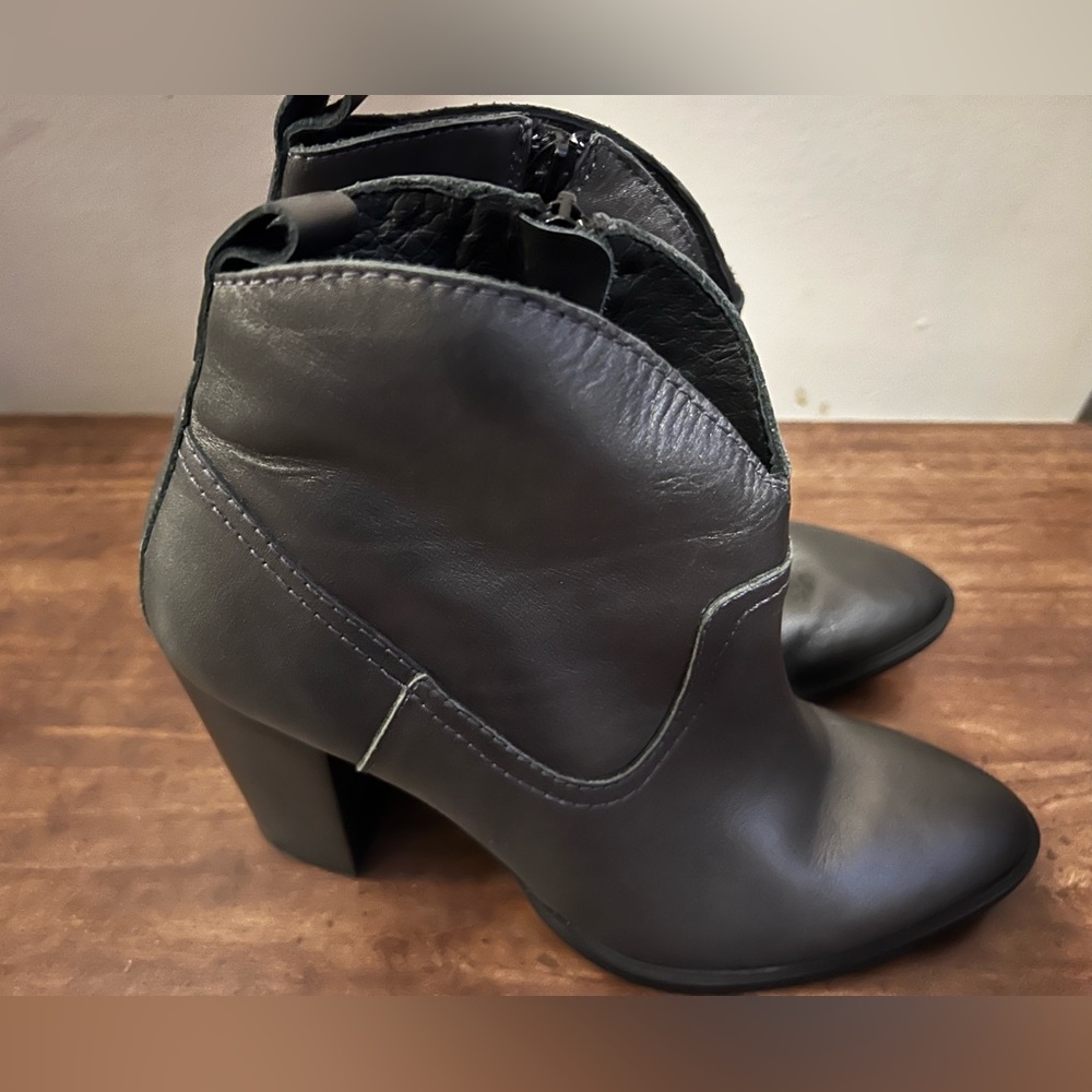 PURE NAVY HULU GUNMETAL BOOTIES 10 NWT